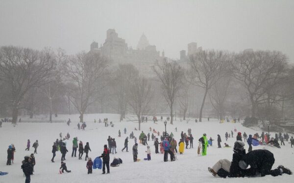 Kai sniegas tampa problema: Niujorkas rado netikėtą būdą jam ištirpdyti