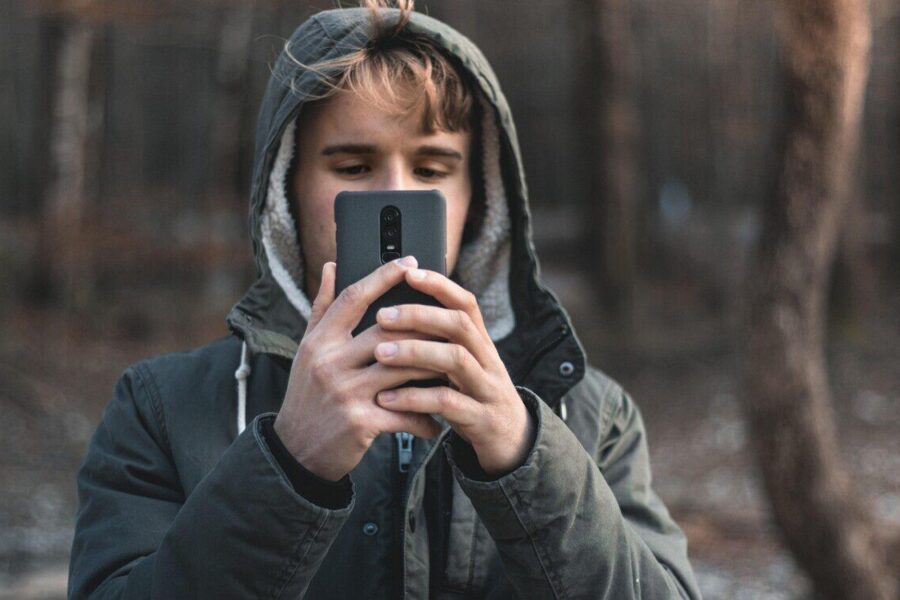 Beveik palaidotas modelis atgimsta: „OnePlus 15s“ vėl aktyviai kuriamas