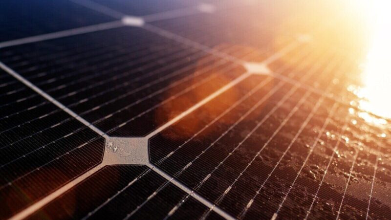 Prasideda energetikos revoliucija: mokslininkų išradimas triuškina įprastas saulės baterijas