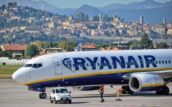 Ar tam ryžtumėtės jūs? Keleivis nusipirko visas „Ryanair“ momentines loterijas, finalas pribloškė