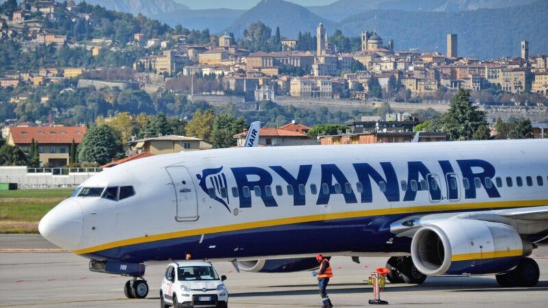 Ar tam ryžtumėtės jūs? Keleivis nusipirko visas „Ryanair“ momentines loterijas, finalas pribloškė