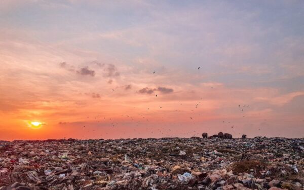 Tarša sumažėjo, bet klausimų daugėja: kas vyksta Kazokiškėse ir kokie sprendimai bus priimti?