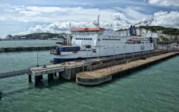 Įspūdingas projektas jūroje: galingiausias pasaulyje kabelių kasimo įrenginys „NKT T3600“ jau JK uoste