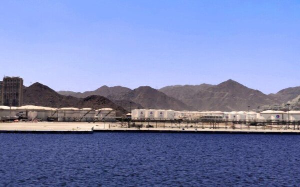 Kol Irano nafta liejasi Hormūzo sąsiauryje, kitų Persijos įlankos šalių eksportas beveik sustojo. Kas laukia toliau?