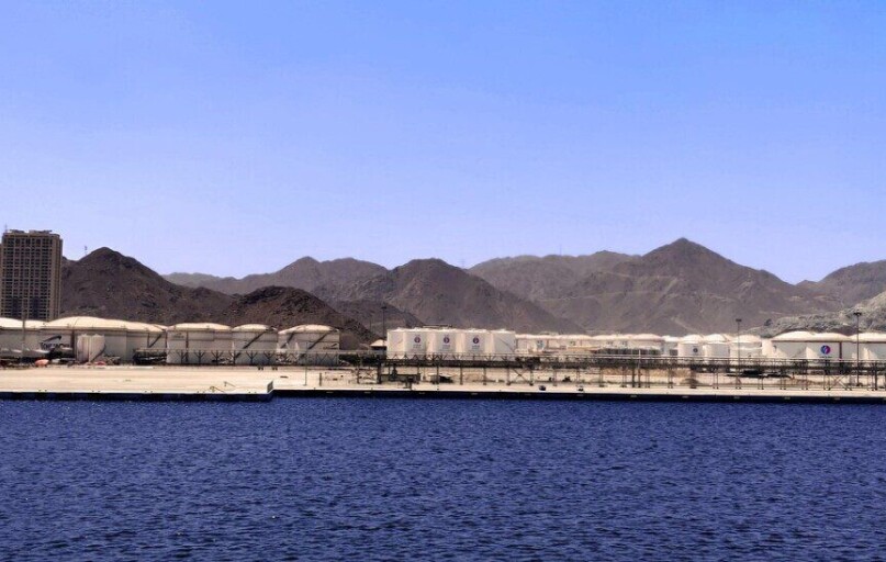 oil industry, mountain, oil farm, tanker, nature, sea, industry, port, transport, mountains, water, sky, oil tanks, fuel oil, enoc, summer, sun, landscape, jetty, petrol, blue farm, blue industry