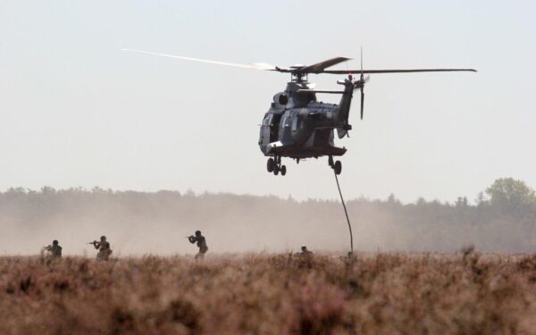 Europa sunerimusi dėl Aljanso ateities: Trumpas mažina JAV karių skaičių NATO vadavietėse