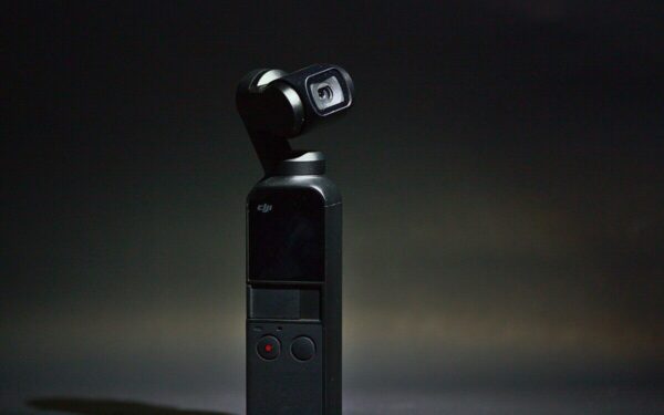 Nutekėjo „DJI Osmo Pocket 4“ vadovas: daugiau fizinių mygtukų ir „Creator Combo“ versija