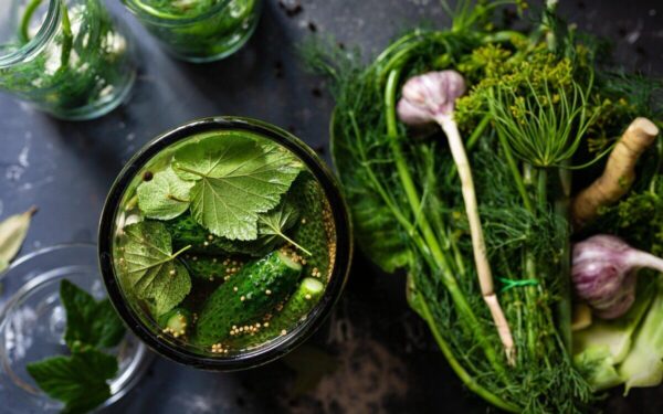 Raugintos daržovės žiemą: sužinokite, kaip jas pasigaminti ir kodėl jos tokios naudingos