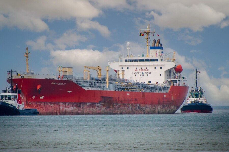 cargo ship, seagoing vessel, tugboats, pilots, small boats, tow boat, sail, freight transport, captain, sailors, nature, imposing ship, harbor, tow, shipping, water, marine, industrial, cargo