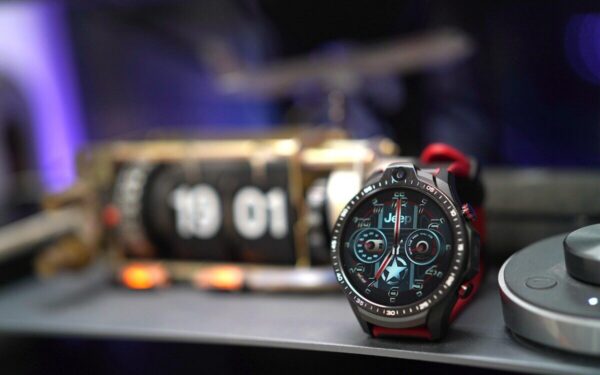 Lengvumas ir prabanga: kurį išmanųjį laikrodį pasirinkti – „Pixel Watch 4“ ar „Galaxy Watch 8 Classic“?