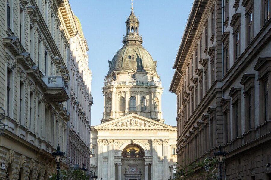 Vengrija suteikė politinį prieglobstį dešimtimis nusikaltimų įtariamam buvusiam Lenkijos ministrui