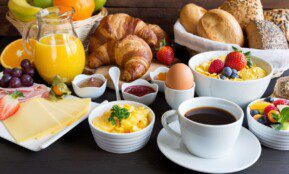 Pusryčiai energijai: mitybos specialistai atskleidė, ką valgyti ryte, kad jėgų užtektų visai dienai