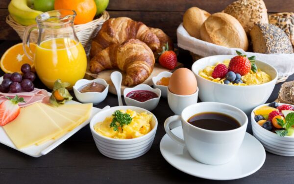 Pusryčiai energijai: mitybos specialistai atskleidė, ką valgyti ryte, kad jėgų užtektų visai dienai