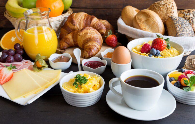 Pusryčiai energijai: mitybos specialistai atskleidė, ką valgyti ryte, kad jėgų užtektų visai dienai