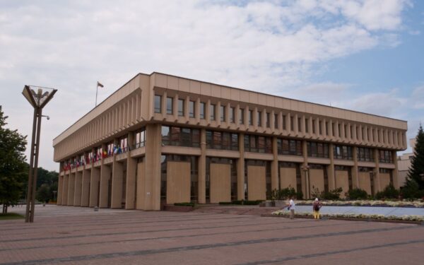 Seimas nusprendė: kaip pasikeis mūsų piniginės ir gyvenimas nuo 2026 m.