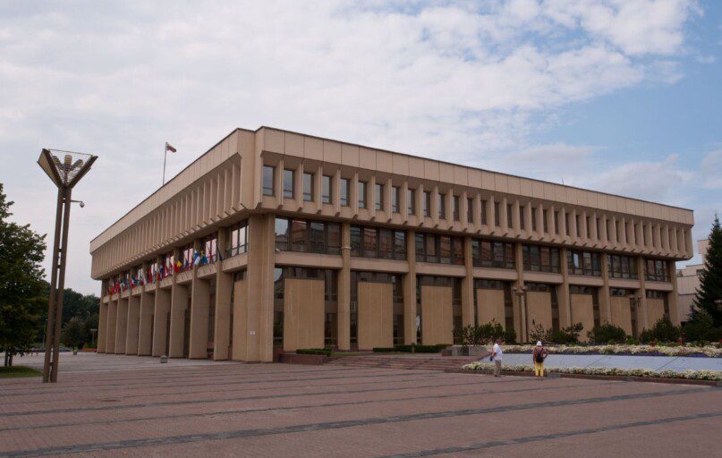 Seimas nusprendė: kaip pasikeis mūsų piniginės ir gyvenimas nuo 2026 m.