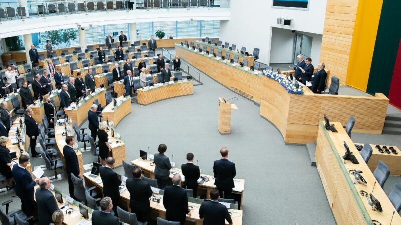 Politiniai pažadai ir realybė: kodėl tarp jų vis dar tokia didelė praraja?