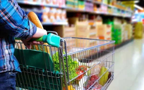 „Mere“ bandė gudrauti, bet buvo demaskuota: iš lentynų skubiai pašalinti dešimtys kilogramų produktų