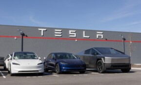 Tesla automobiliai / Shutterstock nuotr.