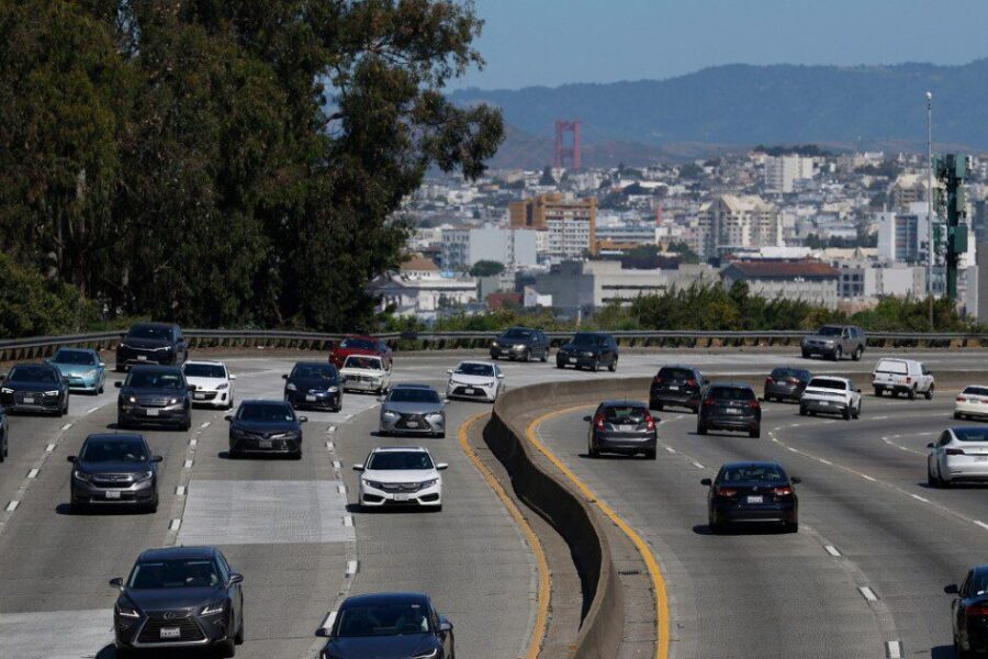 Ketinama atsisakyti greičio limitų: šioje šalyje svarstoma sėkti Vokietijos pavyzdžiu
