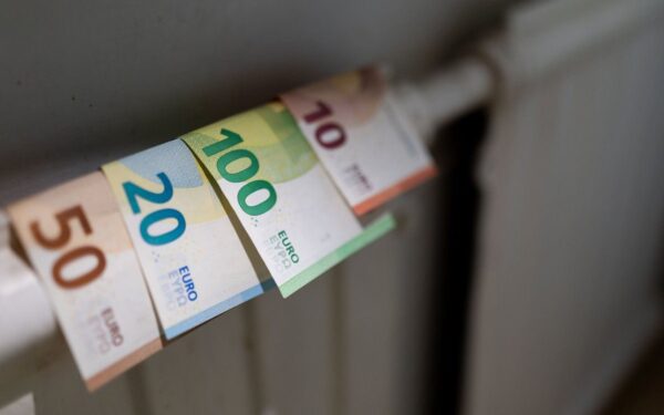 Gyvenate nerenovuotame name? Ministras įspėja apie keliskart išaugusį šilumos poreikį ir sąskaitas