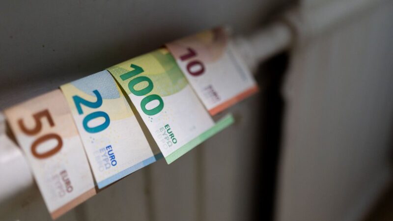 Gyventojams karšta ne tik nuo radiatorių: didėja nerimas dėl milžiniškų šildymo sąskaitų