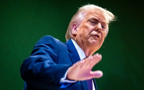 Pavojingas scenarijus tampa realybe: Trumpas kalba apie atsitraukimą, bet ar tai neprives prie dar didesnės krizės?