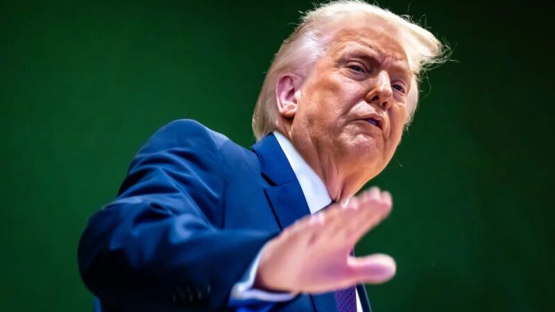 Pavojingas scenarijus tampa realybe: Trumpas kalba apie atsitraukimą, bet ar tai neprives prie dar didesnės krizės?