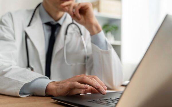 Kodėl reikalingas uždarumas? Teismas pradeda dar vienos mediko Abraičio bylos nagrinėjimą