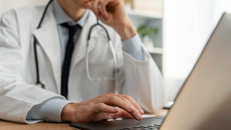 Kodėl reikalingas uždarumas? Teismas pradeda dar vienos mediko Abraičio bylos nagrinėjimą