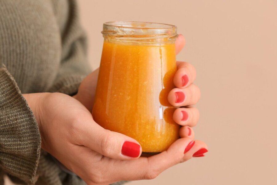 Stebuklingas efektas jūsų odai. išbandykite šį paprastą rytinį apelsinų eliksyrą