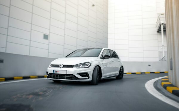 „Volkswagen“ gamykla Vokietijoje keičia kursą: nuo elektromobilių gamyklos į žiedinę ekonomiką