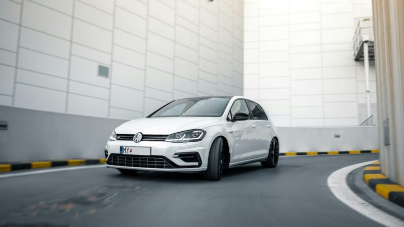 „Volkswagen“ gamykla Vokietijoje keičia kursą: nuo elektromobilių gamyklos į žiedinę ekonomiką