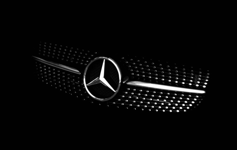 black and white mercedes benz logo