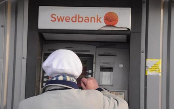 Lietuvoje tuoj visai neliks bankomatų: tylus gyventojų spaudimas atsisakyti grynųjų pinigų