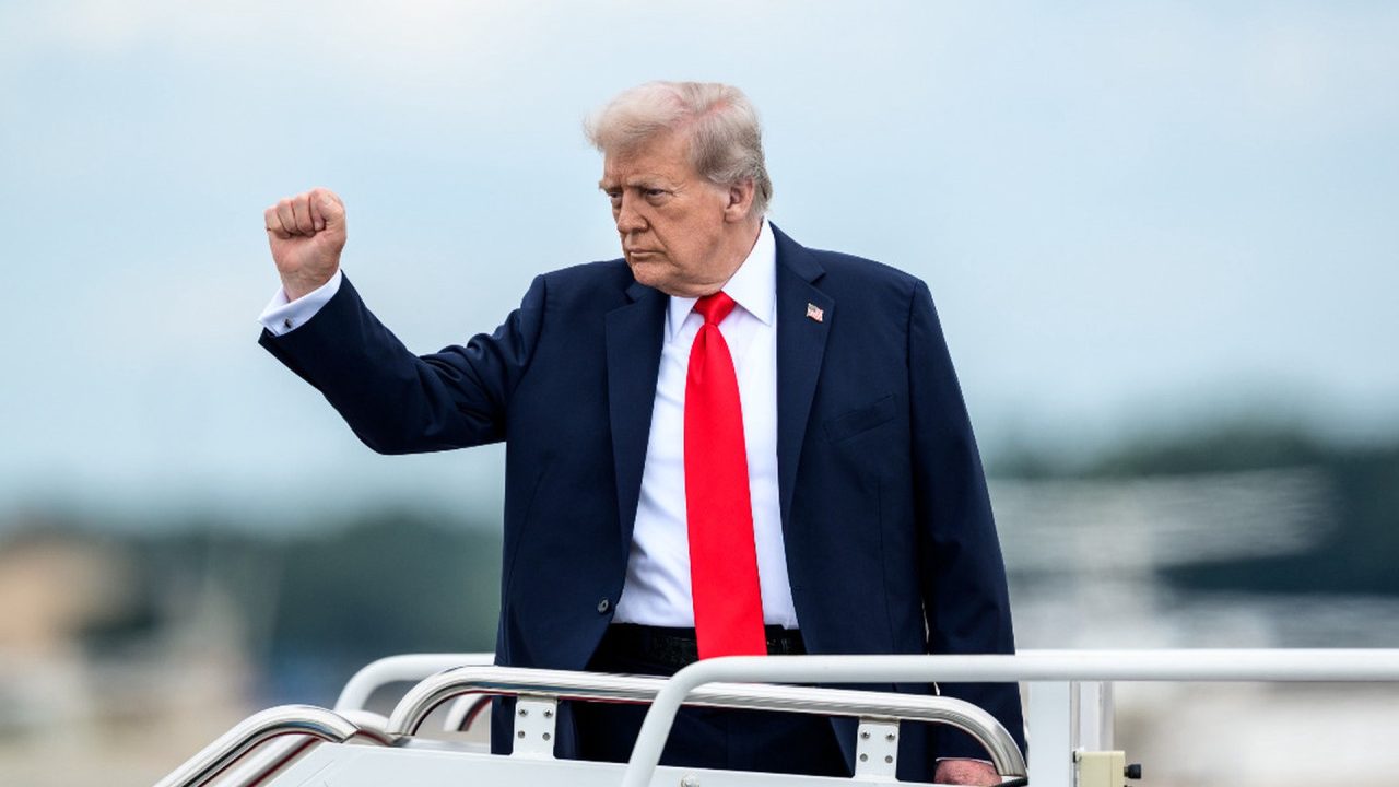 Trumpas žengia žingsnį: gali būti paviešinti dokumentai apie nežemišką gyvybę