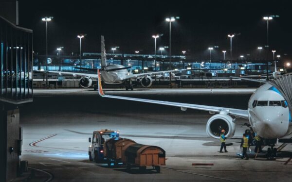 Ar ir jūs taip elgiatės lėktuve net nesusimąstydami: vienas įprotis gali kitus priversti jaustis šlykščiai