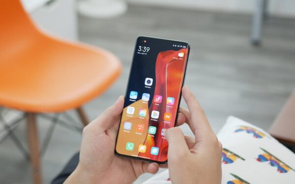 „Xiaomi“ sudrebins telefonų rinką: ruošia modelį su milžiniška baterija ir galingu procesoriumi