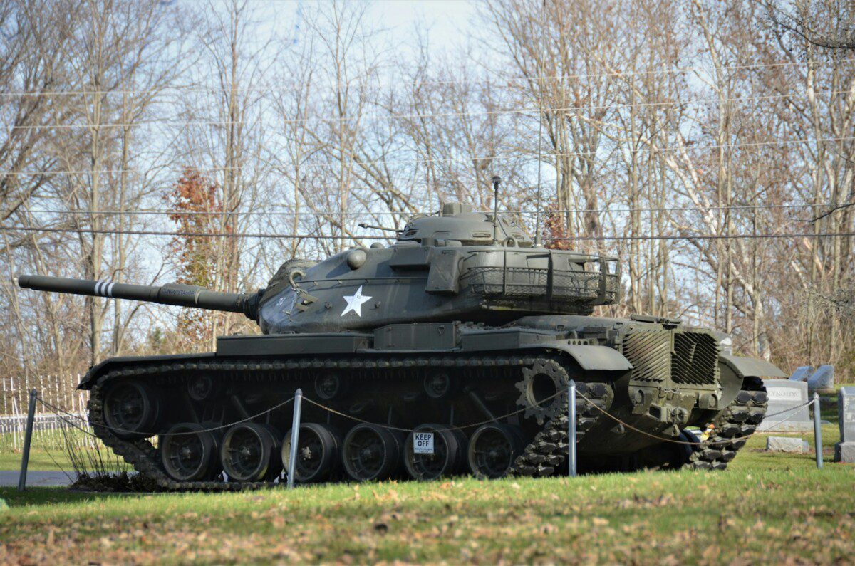 Ukrainiečiai negali tuo patikėti: Rusija į mūšį siunčia absurdiškus šarvuotus ežius