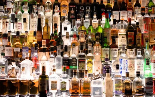 Eksperto įžvalgos: neurologas paaiškino, nuo kokio amžiaus verta visiškai atsisakyti alkoholio