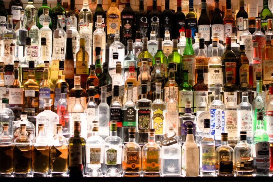 Eksperto įžvalgos: neurologas paaiškino, nuo kokio amžiaus verta visiškai atsisakyti alkoholio
