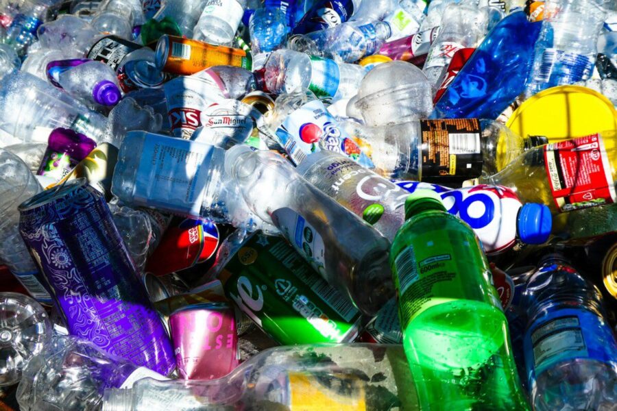 Proveržis, galintis pakeisti perdirbimą visam laikui: mokslininkai rado būdą plastiką paversti actu