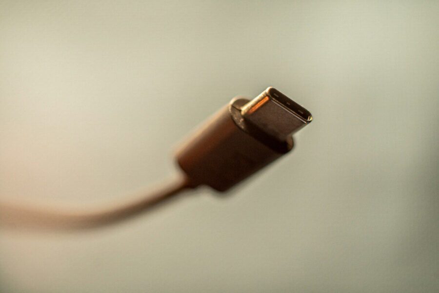 „Xiaomi“ ekosistemoje dar viena naujiena: universalus USB-C laidas su atgaliniu įkrovimu