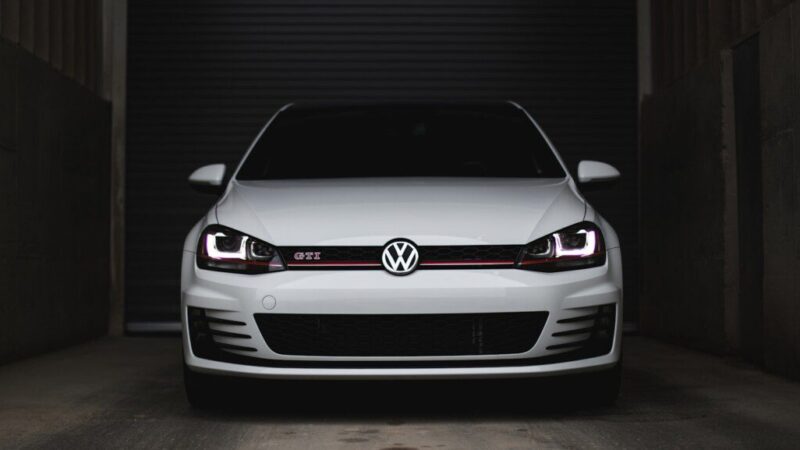„Volkswagen“ imasi netikėto žingsnio: viena gamykla nuo šiol ne gamins, o ardys automobilius