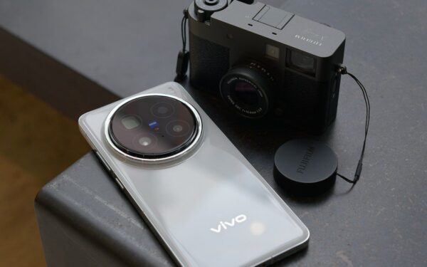 „Vivo X300 Ultra“ atskleidė savo galimybes: naujasis modelis stebina kamerų sprendimais