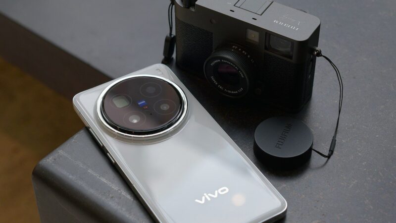 „Vivo X300 Ultra“ atskleidė savo galimybes: naujasis modelis stebina kamerų sprendimais