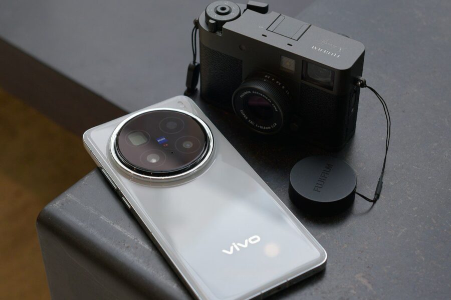 „Vivo X300 Ultra“ atskleidė savo galimybes: naujasis modelis stebina kamerų sprendimais