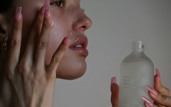 Dermatologės rekomendacijos: 3 patarimai, kurie gali pagerinti sausos ir jautrios odos būklę