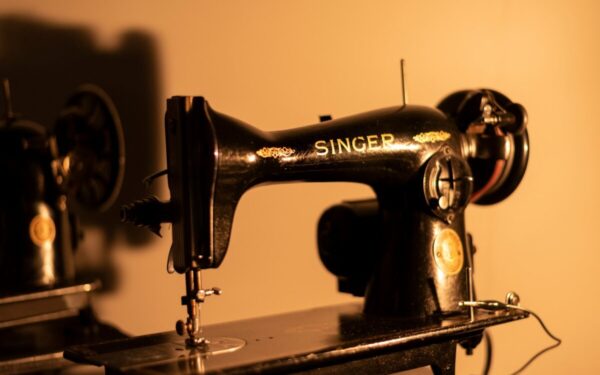 Nebrangus sprendimas namams: senus baldus paverskite stilingu tualetiniu staliuku