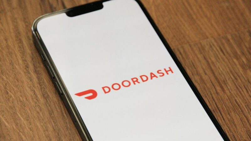 „DoorDash“ eksperimentas įgauna pagreitį: papildomas uždarbis be papildomų reisų